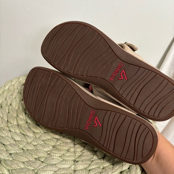 Vionic Capitola Tan Taupe Suede Micro Stud Slip On Comfort Thong Sandals - Picture 9 of 9